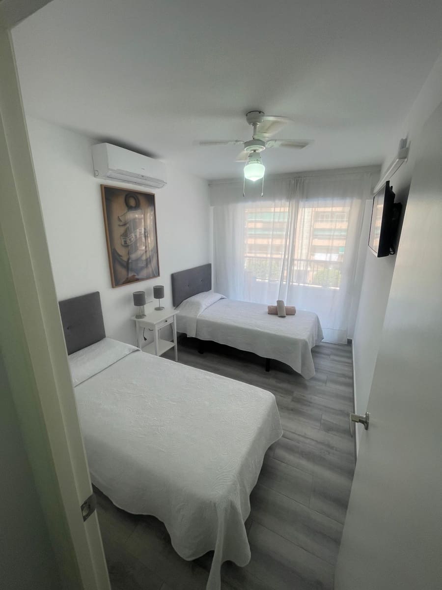 2 Zimmer Wohnung zu vermieten in Orihuela Costa mit Pool Garage - 900 € (Ref: 9719452)