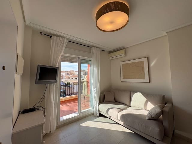 2 bedroom Penthouse for rent in Torrevieja with pool garage - € 950 (Ref: 9721064)