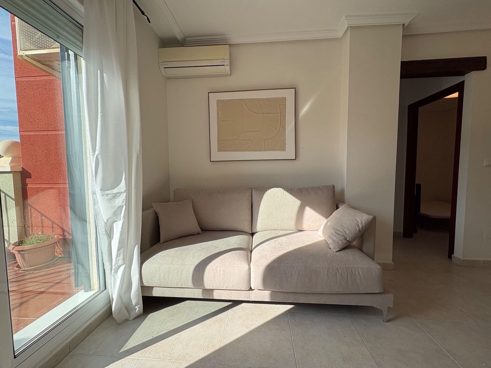 2 bedroom Penthouse for rent in Torrevieja with pool garage - € 950 (Ref: 9721064)