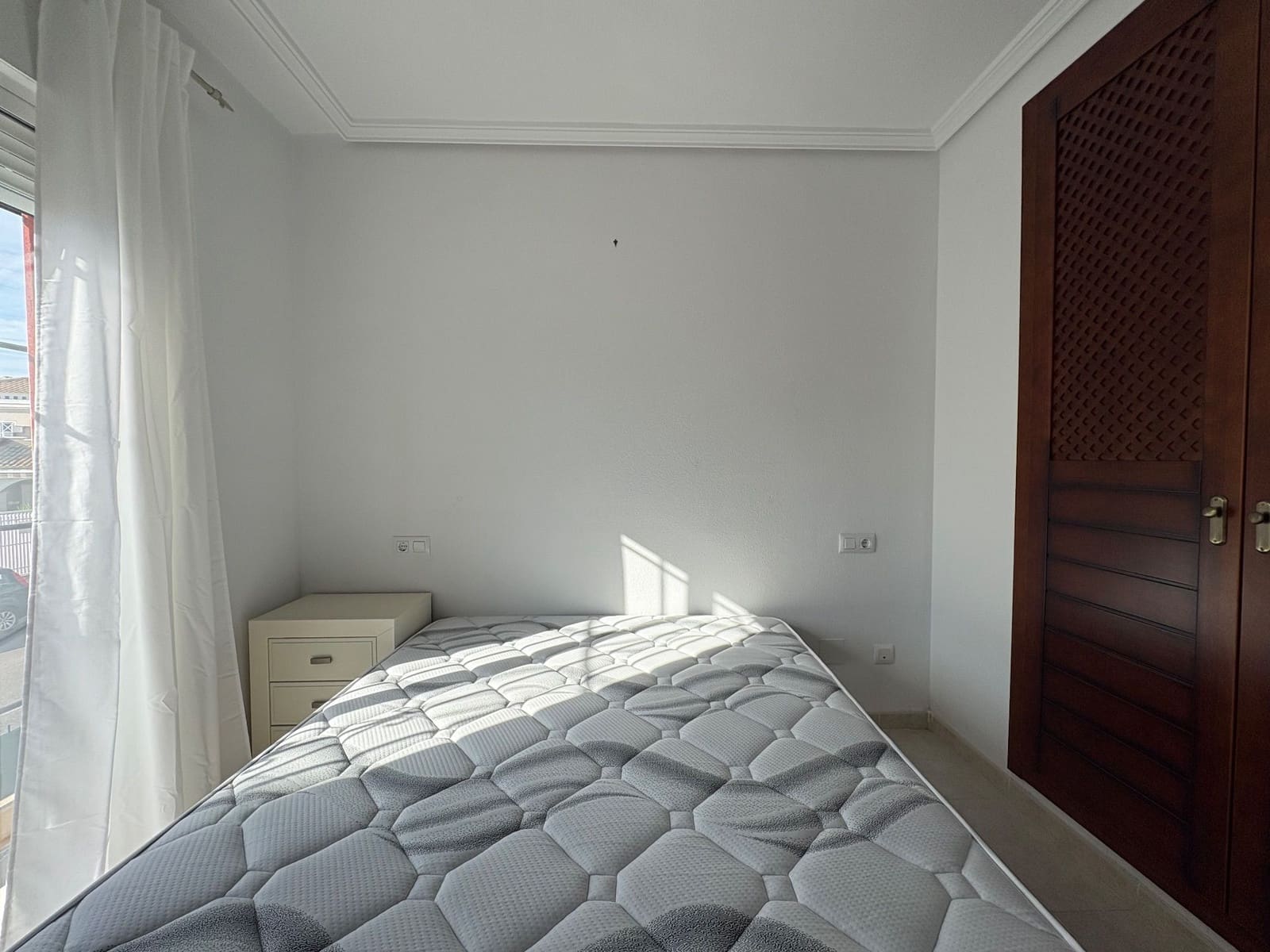 2 bedroom Penthouse for rent in Torrevieja with pool garage - € 950 (Ref: 9721064)