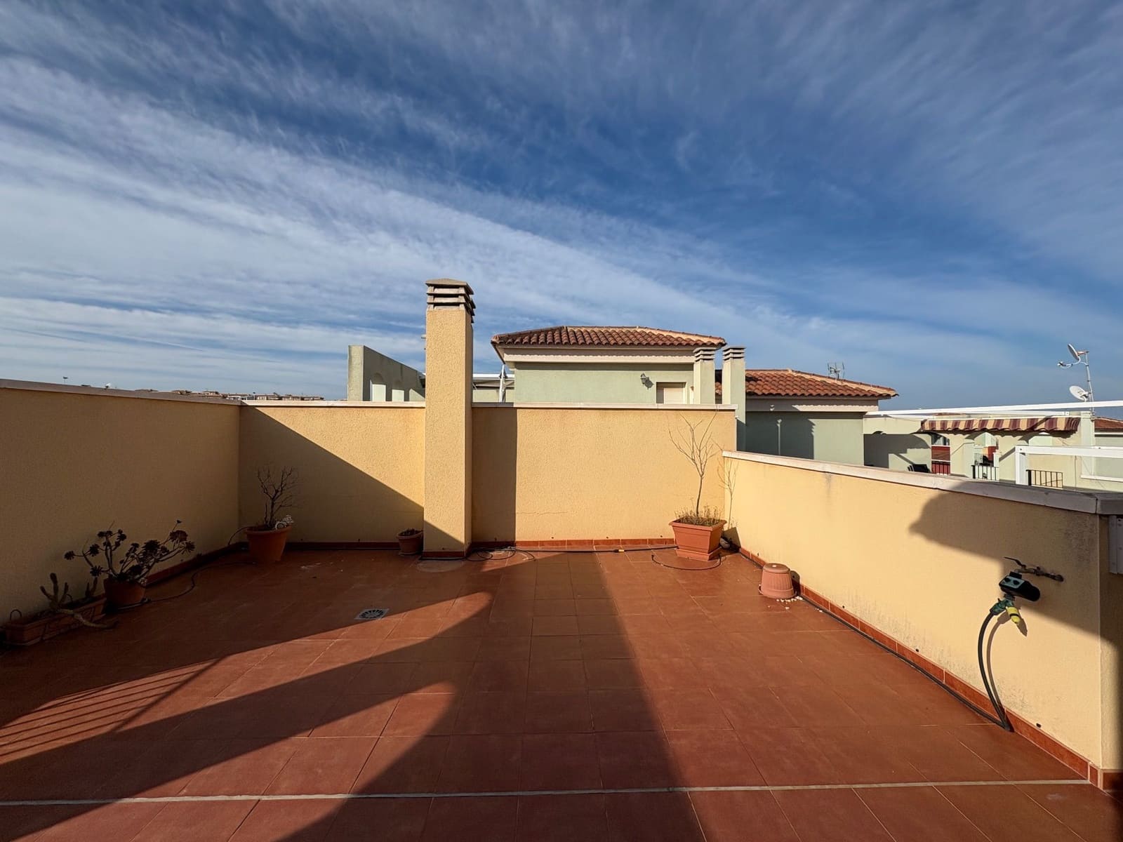 2 bedroom Penthouse for rent in Torrevieja with pool garage - € 950 (Ref: 9721064)