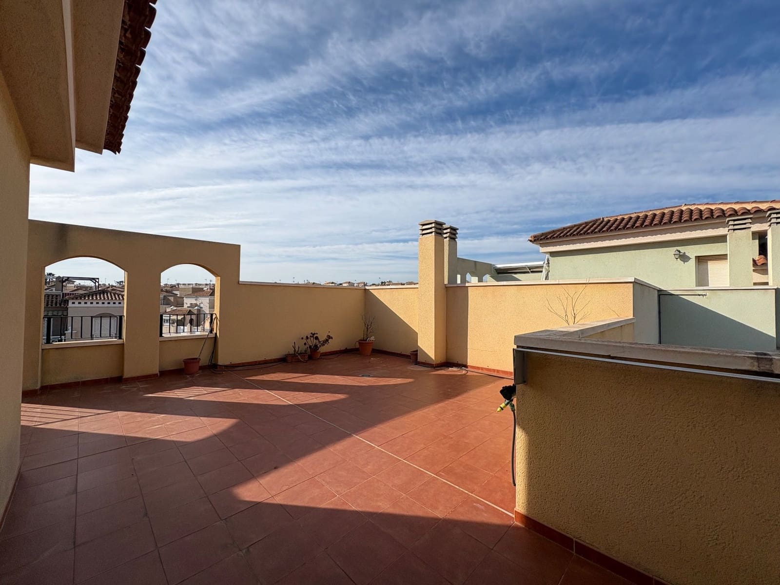 2 bedroom Penthouse for rent in Torrevieja with pool garage - € 950 (Ref: 9721064)