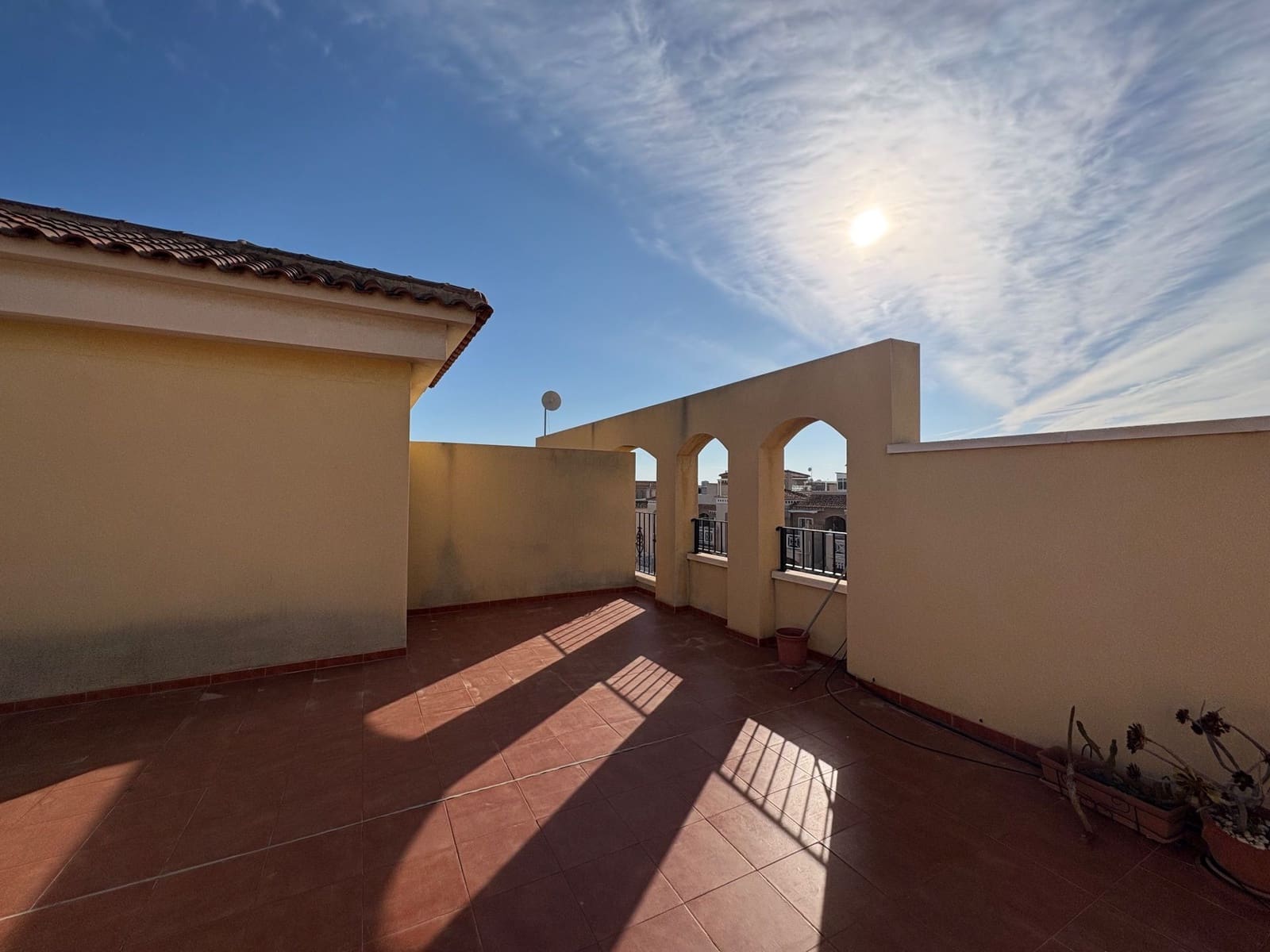 2 bedroom Penthouse for rent in Torrevieja with pool garage - € 950 (Ref: 9721064)