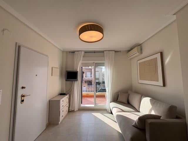 2 bedroom Penthouse for rent in Torrevieja with pool garage - € 950 (Ref: 9721064)