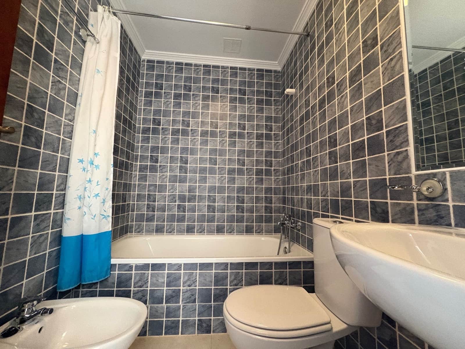 2 bedroom Penthouse for rent in Torrevieja with pool garage - € 950 (Ref: 9721064)