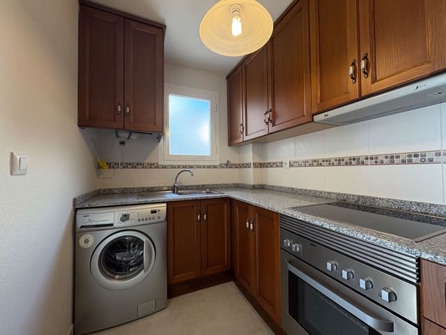 2 bedroom Penthouse for rent in Torrevieja with pool garage - € 950 (Ref: 9721064)