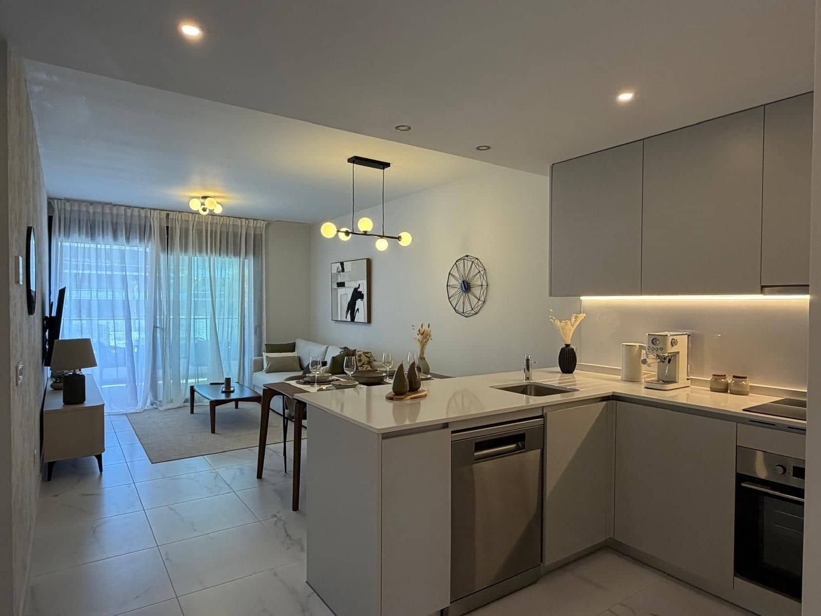 2 bedroom Flat for rent in Torrevieja with pool garage - € 2,250 (Ref: 9726310)