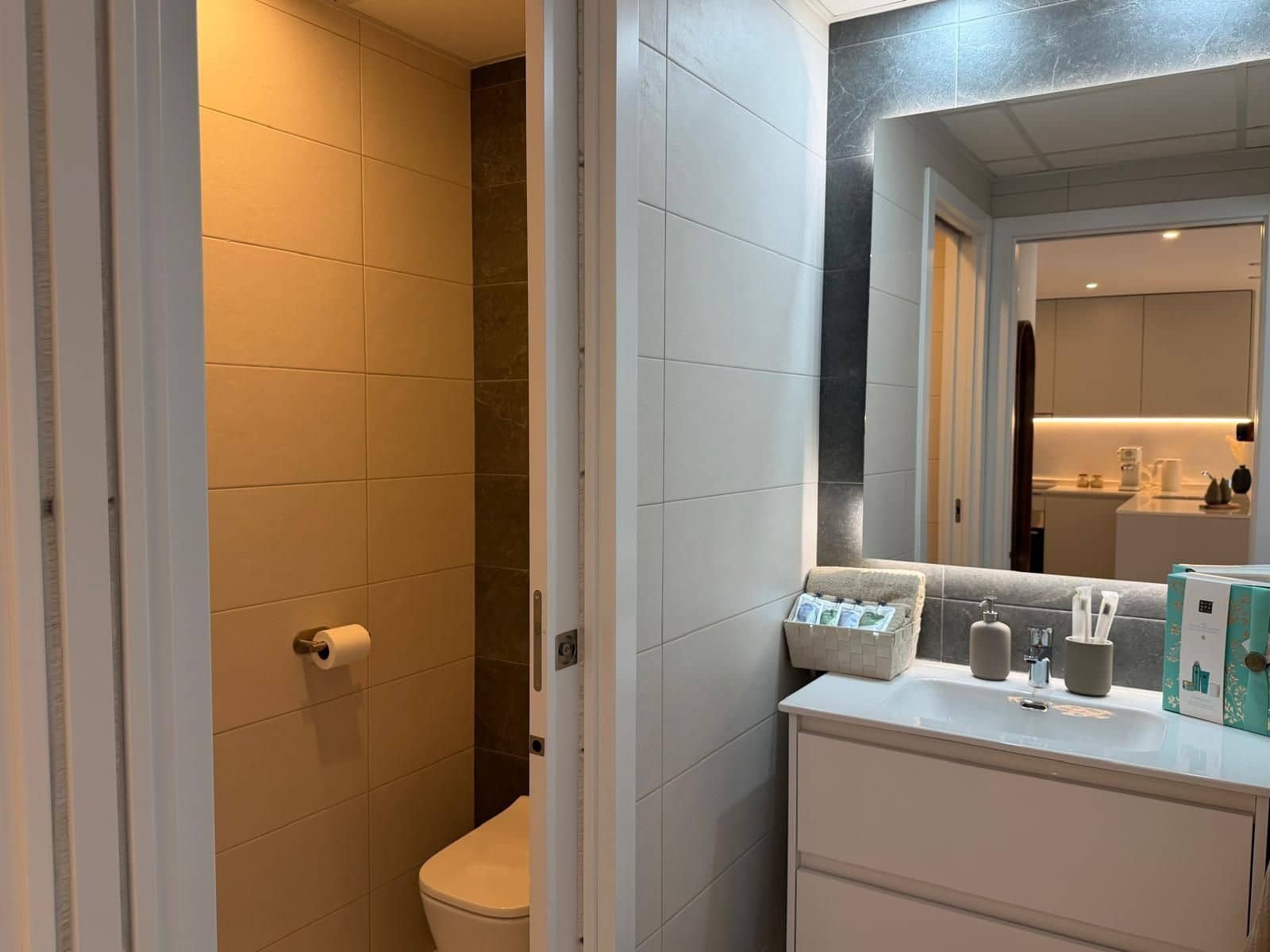 2 bedroom Flat for rent in Torrevieja with pool garage - € 2,250 (Ref: 9726310)