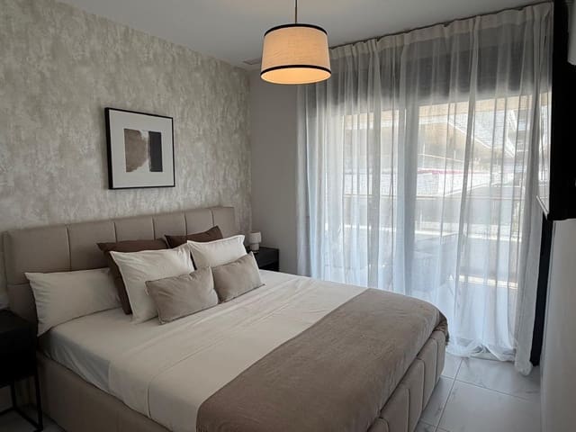 2 sypialnia Mieszkanie do wynajęcia w Torrevieja z basenem garażem - 2 250 € (Ref: 9726310)