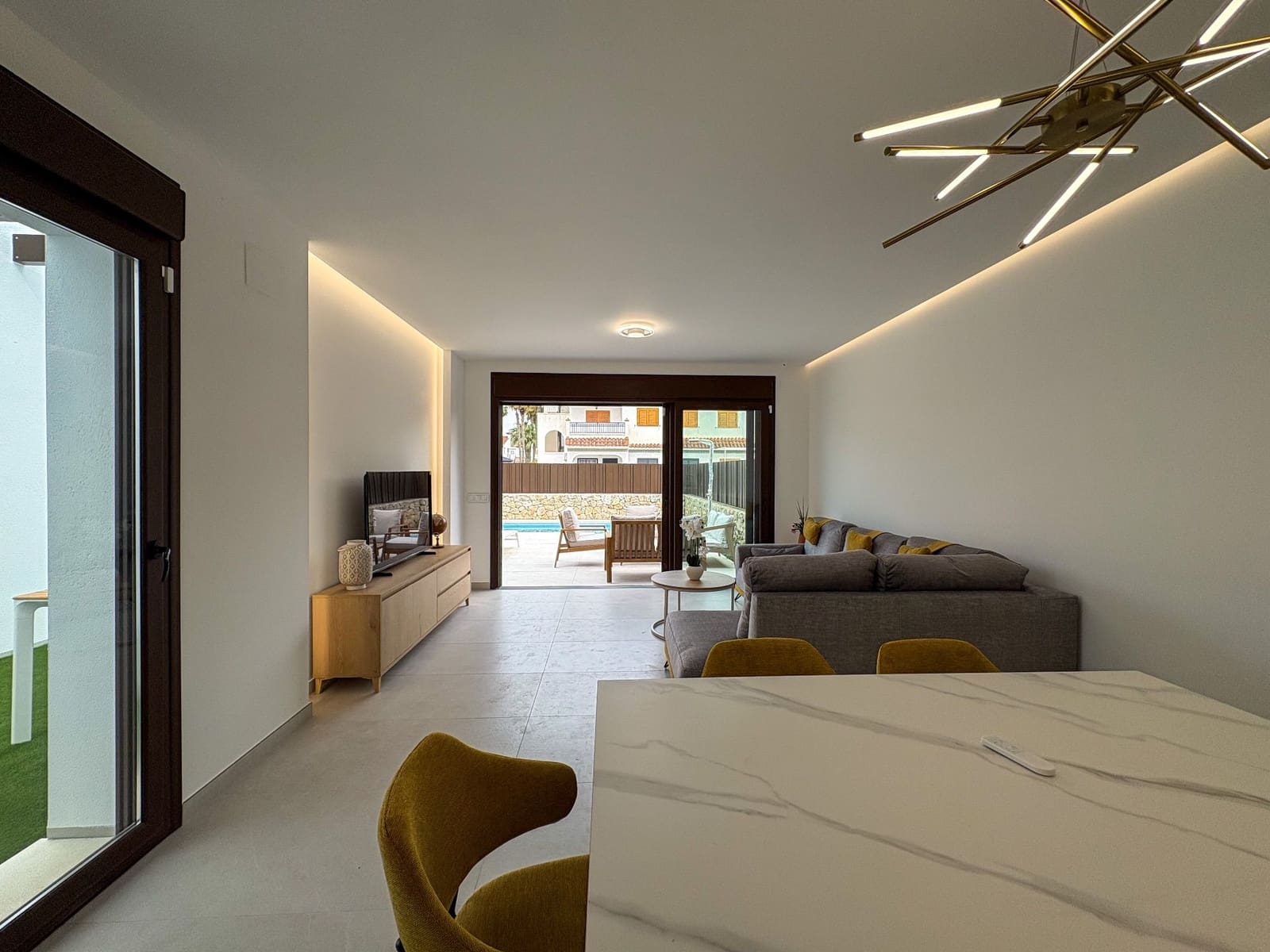 Villa/Maison de 3 chambres à louer à Pilar de la Horadada avec piscine garage - 2 600 € (Ref: 9726311)