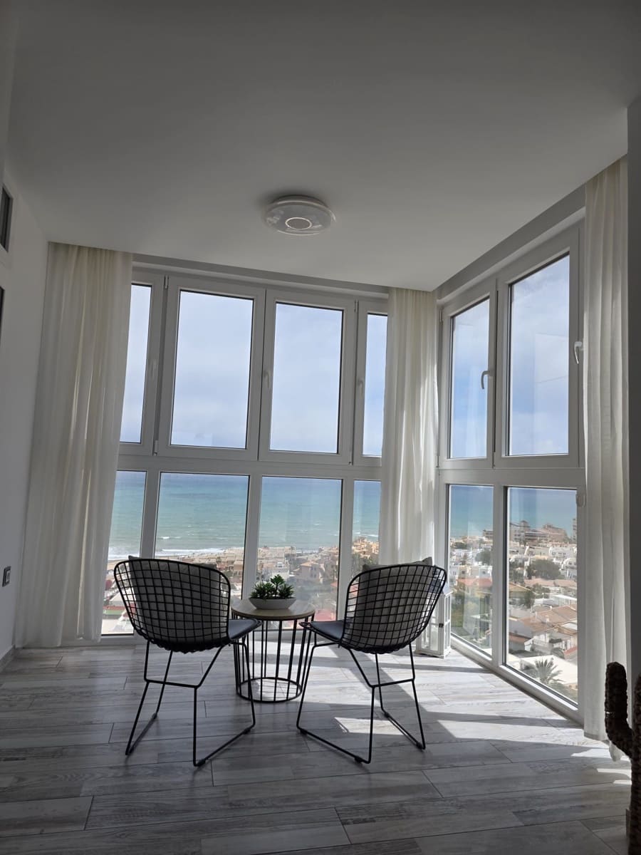 2 bedroom Flat for rent in Torrevieja - € 1,100 (Ref: 9731659)