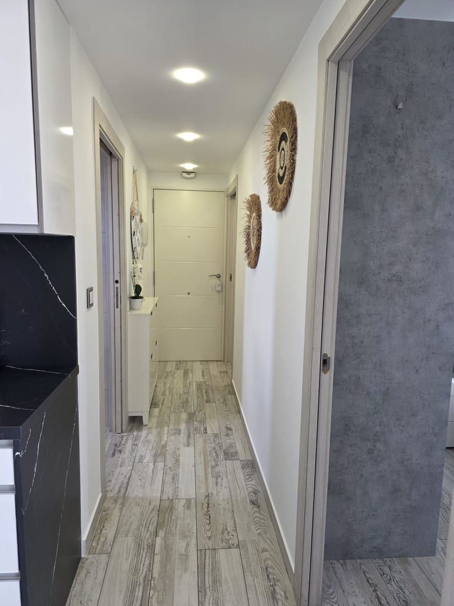 2 bedroom Flat for rent in Torrevieja - € 1,100 (Ref: 9731659)