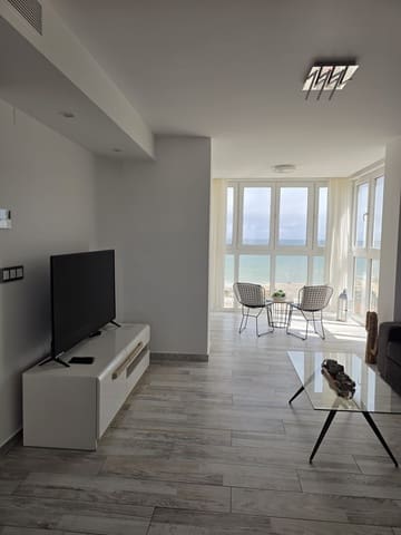 2 Zimmer Wohnung zu vermieten in Torrevieja - 1.100 € (Ref: 9731659)