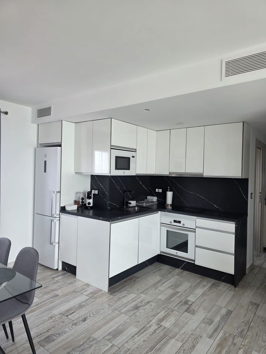 2 bedroom Flat for rent in Torrevieja - € 1,100 (Ref: 9731659)