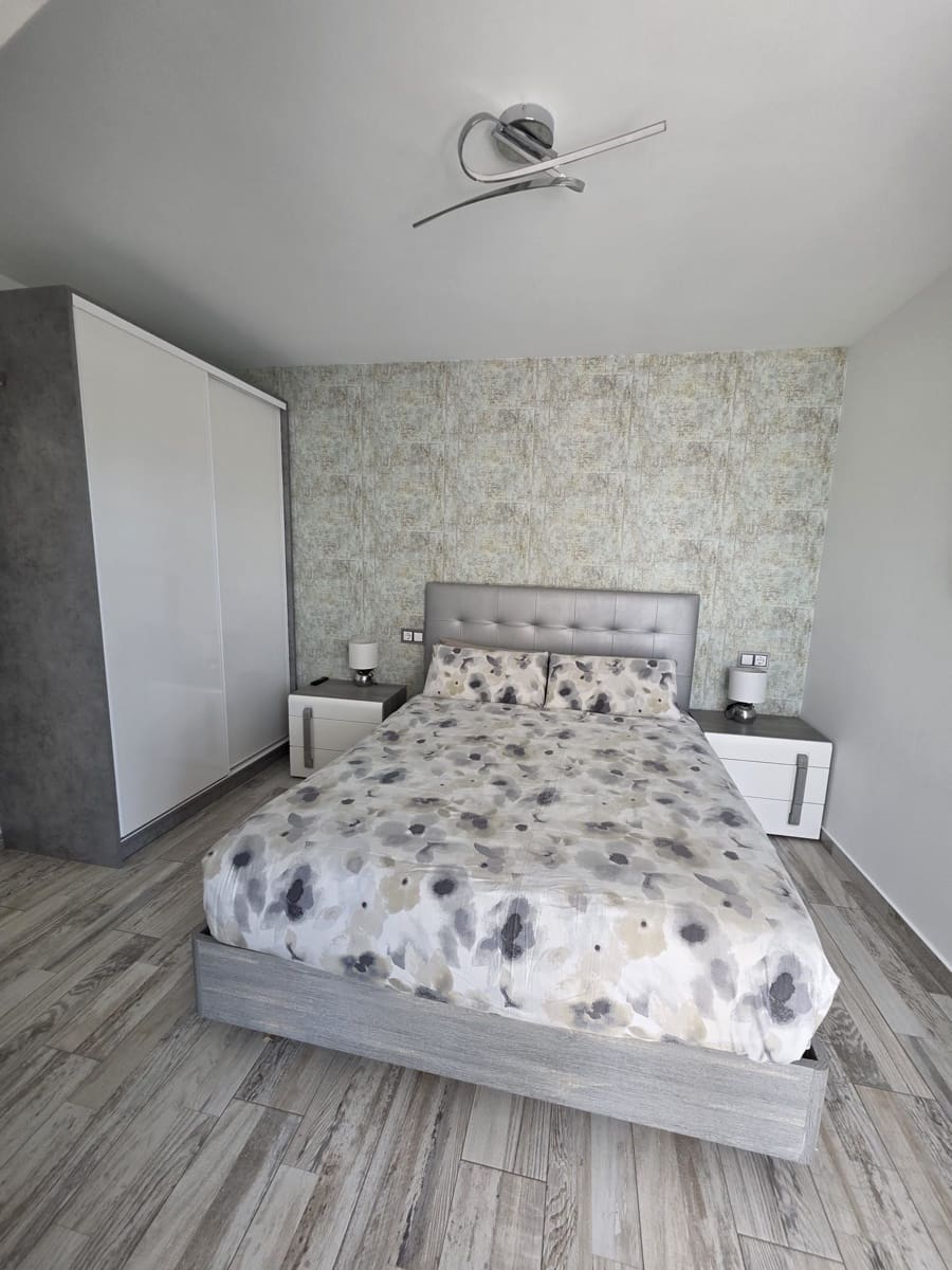 2 bedroom Flat for rent in Torrevieja - € 1,100 (Ref: 9731659)