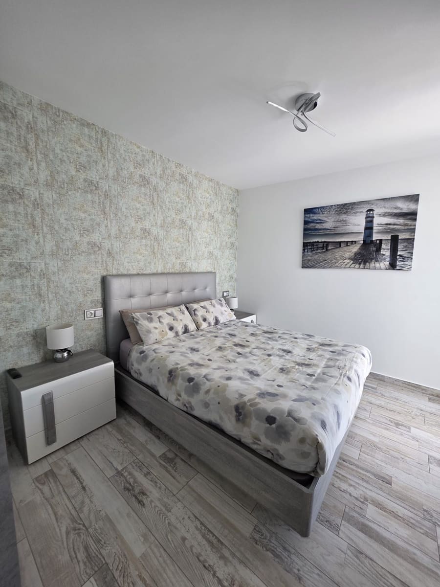 2 bedroom Flat for rent in Torrevieja - € 1,100 (Ref: 9731659)