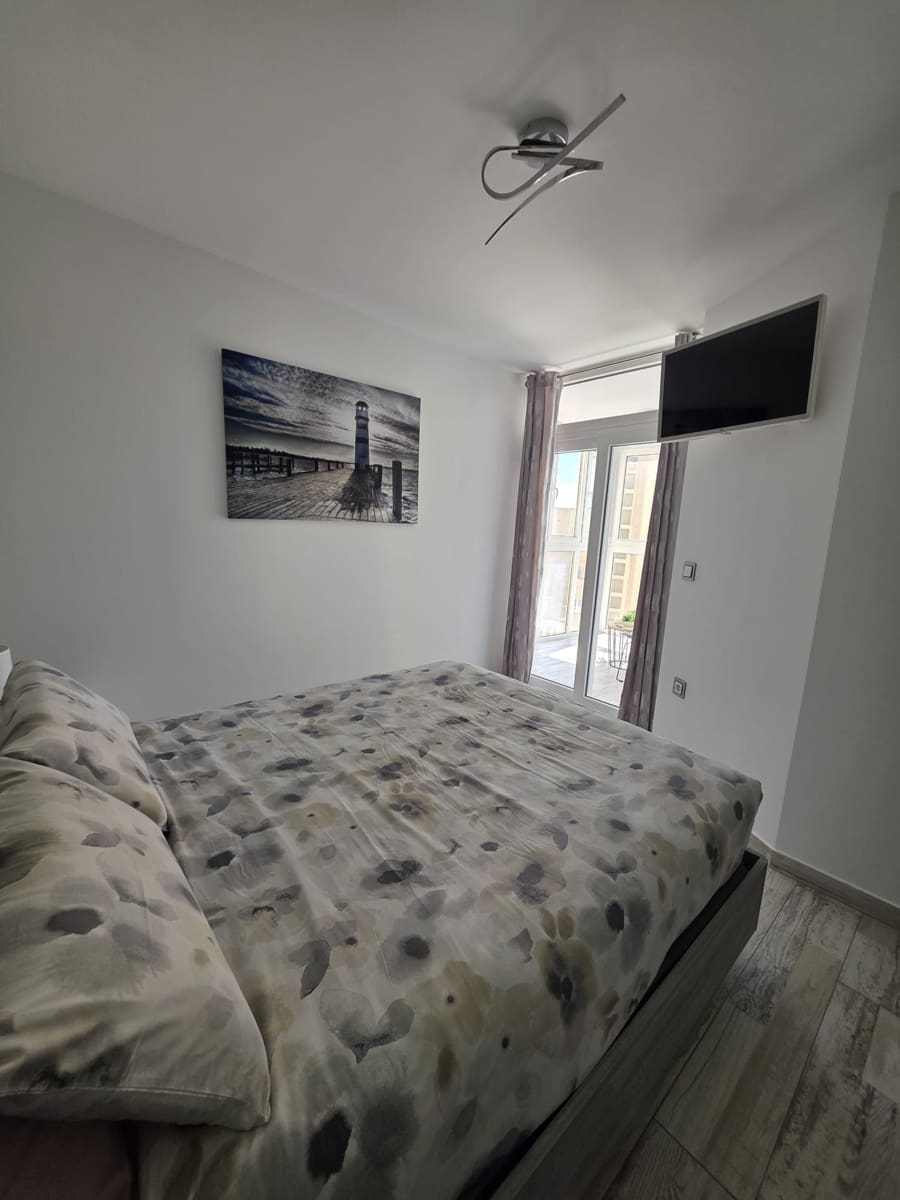 2 bedroom Flat for rent in Torrevieja - € 1,100 (Ref: 9731659)