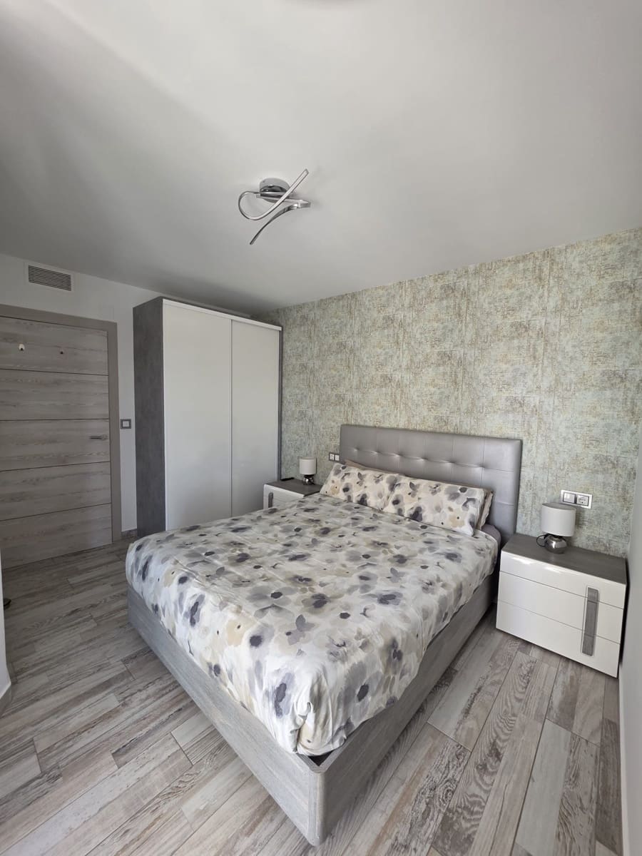 2 bedroom Flat for rent in Torrevieja - € 1,100 (Ref: 9731659)