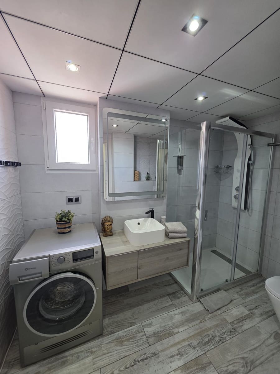 2 bedroom Flat for rent in Torrevieja - € 1,100 (Ref: 9731659)