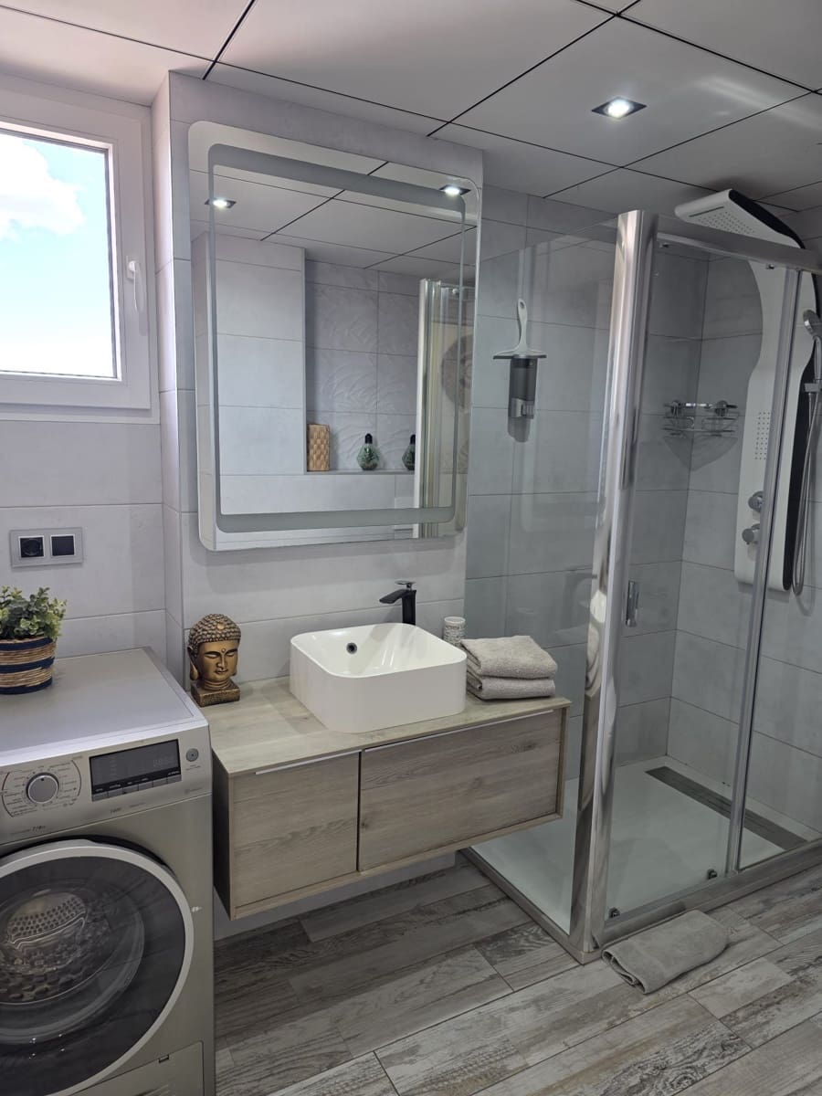 2 bedroom Flat for rent in Torrevieja - € 1,100 (Ref: 9731659)