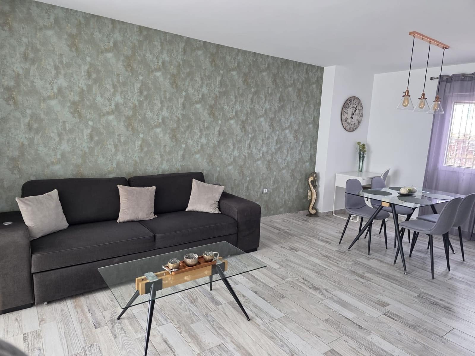 2 bedroom Flat for rent in Torrevieja - € 1,100 (Ref: 9731659)