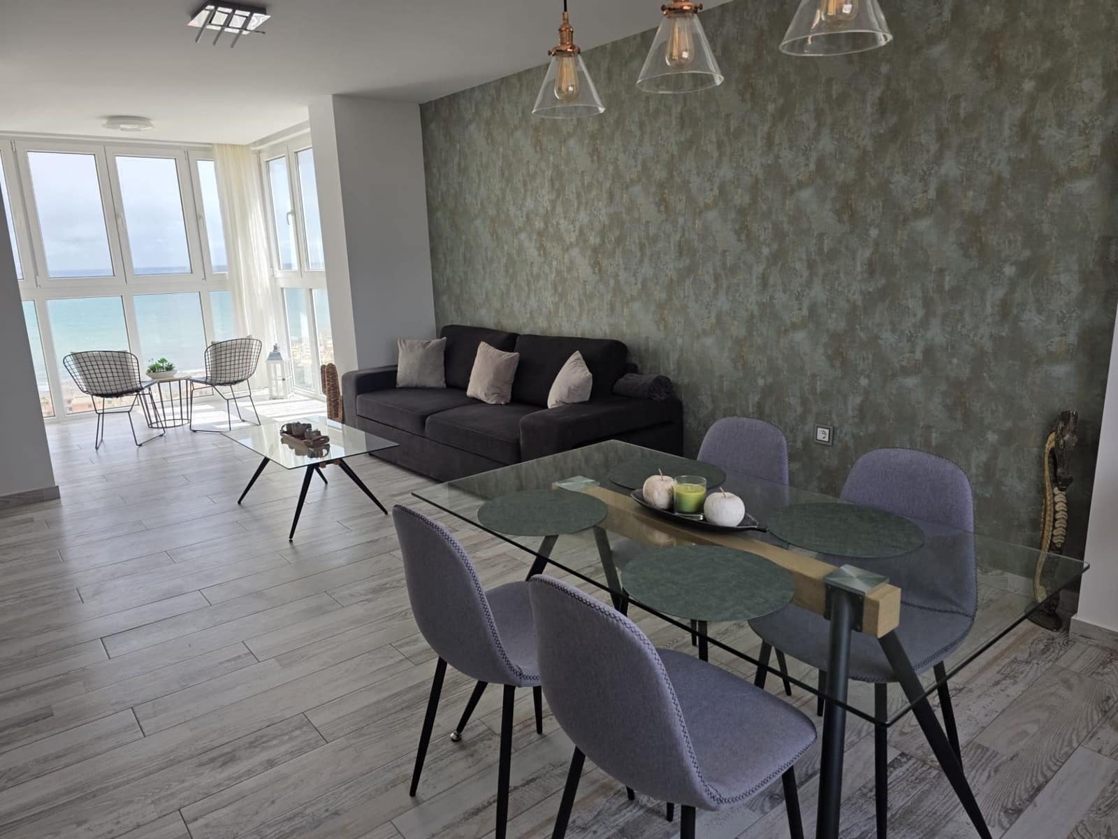 2 bedroom Flat for rent in Torrevieja - € 1,100 (Ref: 9731659)