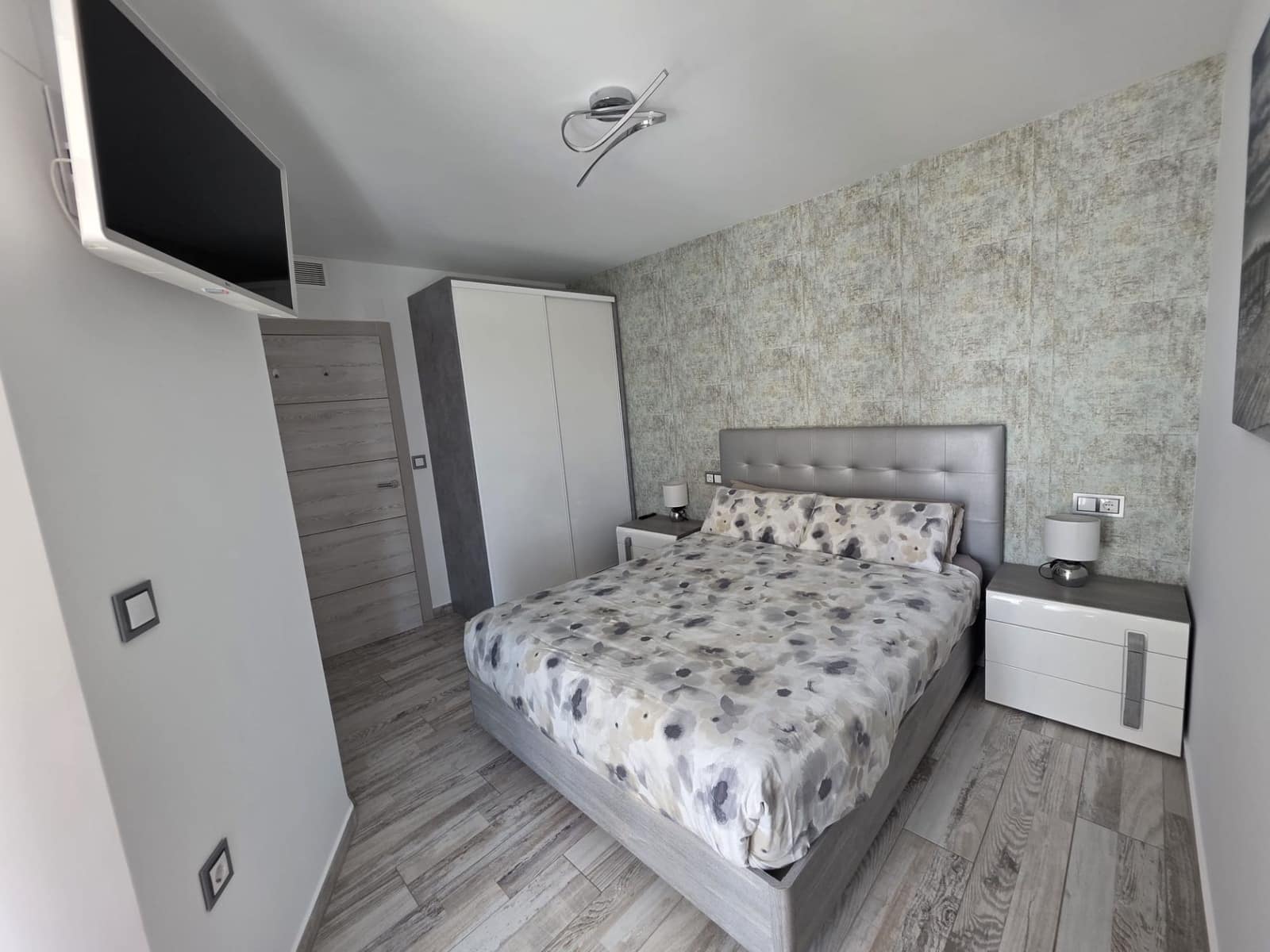 2 bedroom Flat for rent in Torrevieja - € 1,100 (Ref: 9731659)