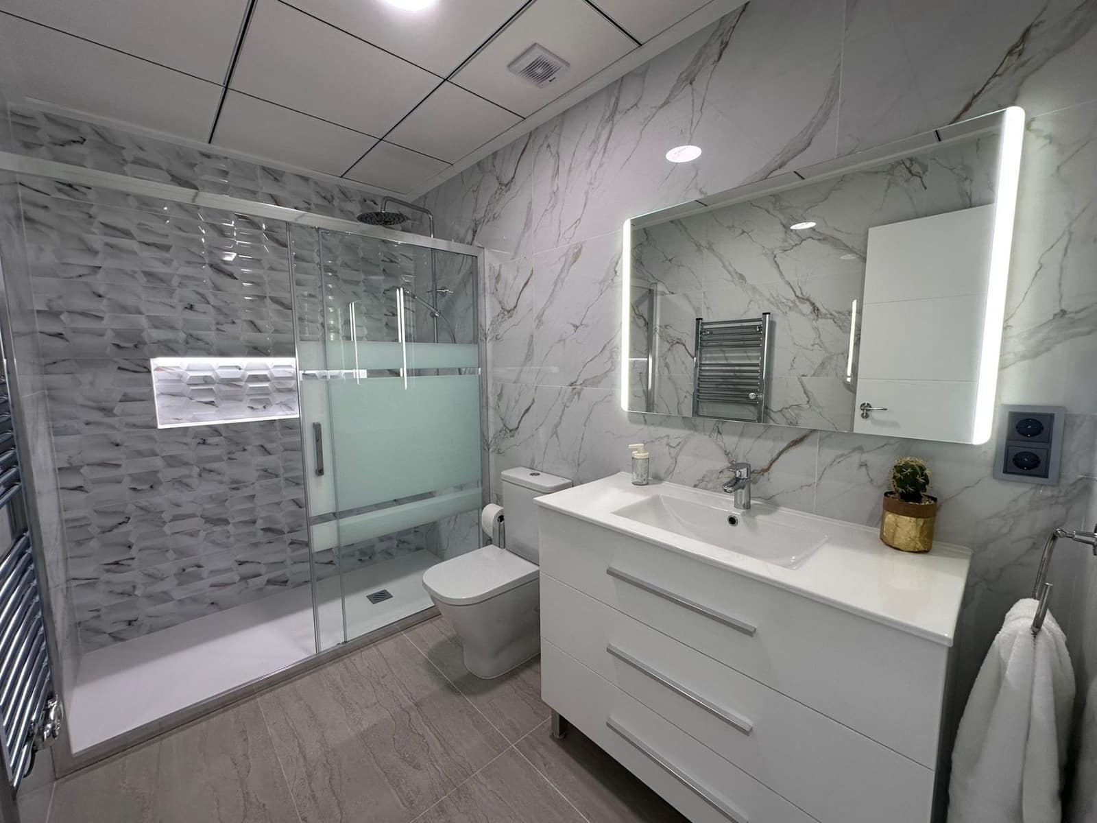 3 soveværelse Villa til leje i Alicante by - € 1.000 (Ref: 9741480)