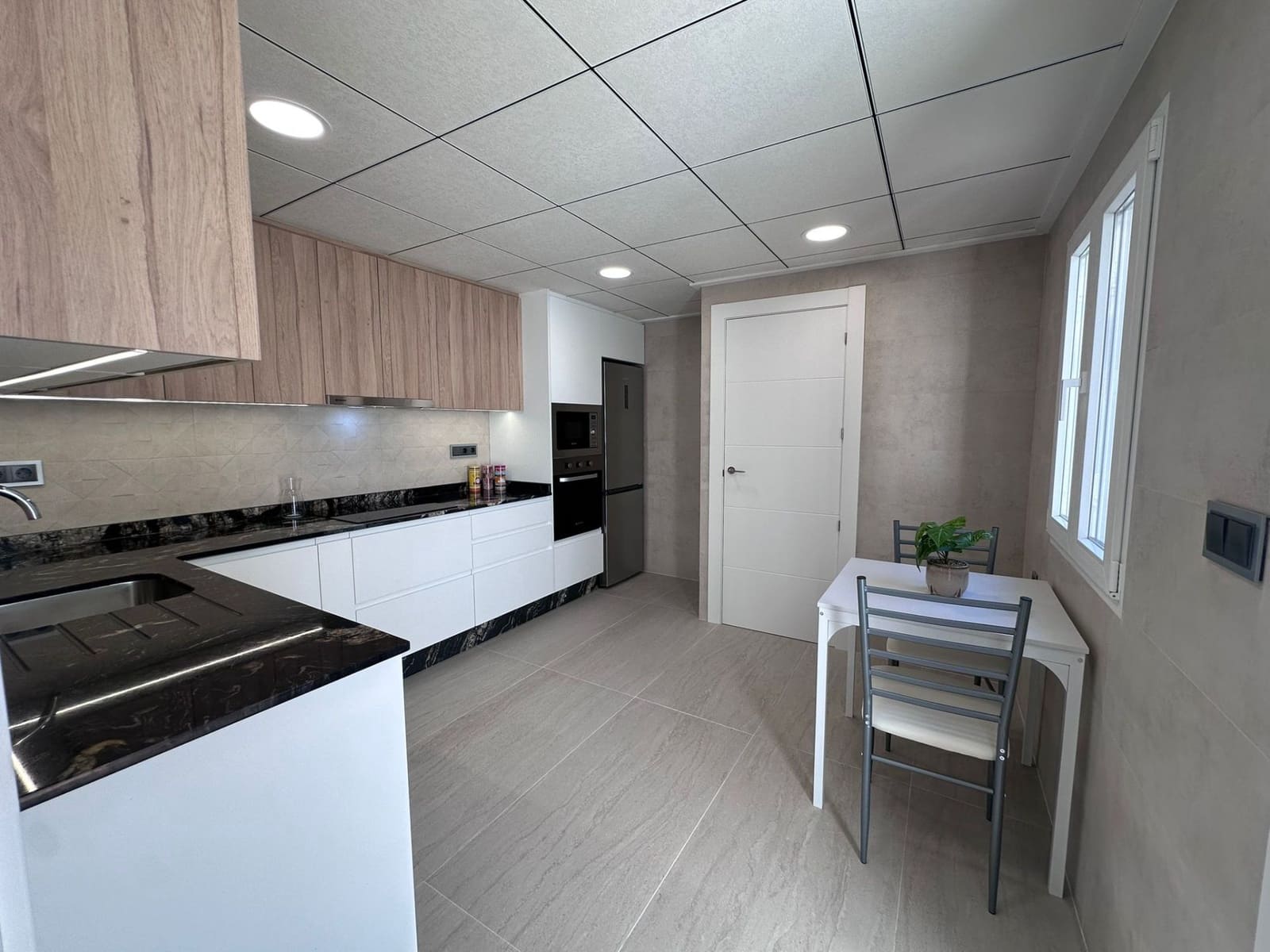 3 soveværelse Villa til leje i Alicante by - € 1.000 (Ref: 9741480)