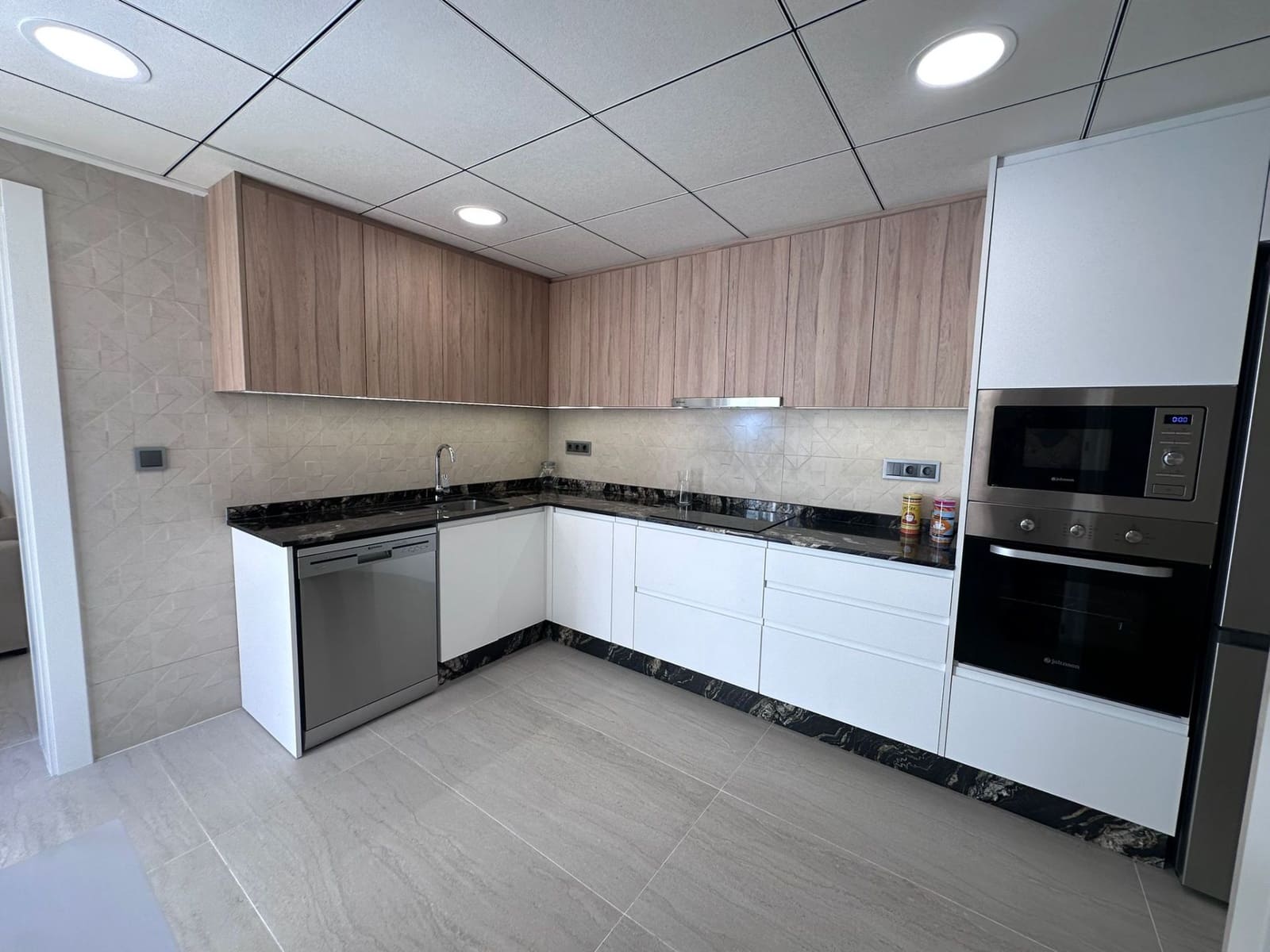 3 soveværelse Villa til leje i Alicante by - € 1.000 (Ref: 9741480)