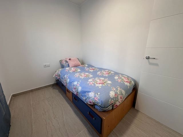 3 soverom Villa til leie i Alicante by - € 1 000 (Ref: 9741480)