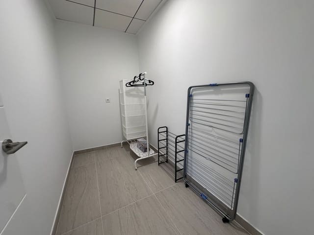 3 soverom Villa til leie i Alicante by - € 1 000 (Ref: 9741480)