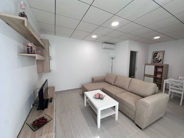 3 slaapkamer Villa te huur in San Miguel de Salinas - € 1.000 (Ref: 9741480)