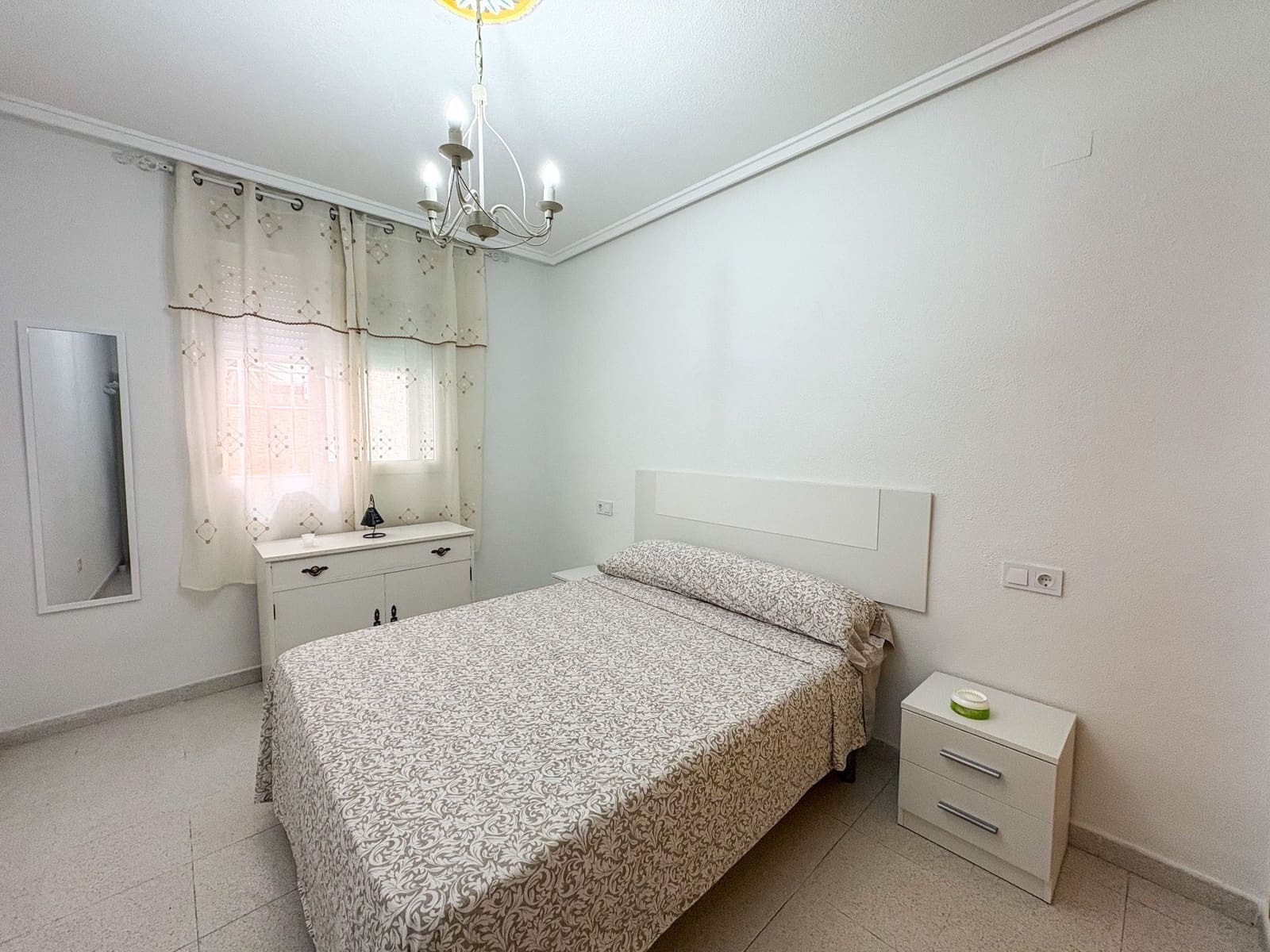 Piso de 2 habitaciones en Torrevieja en venta con piscina - 135.900 € (Ref: 9741481)