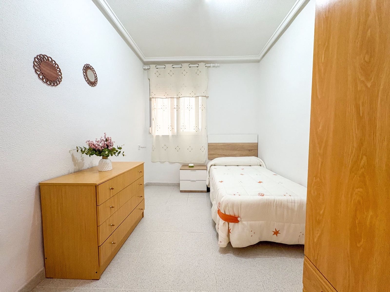 Piso de 2 habitaciones en Torrevieja en venta con piscina - 135.900 € (Ref: 9741481)