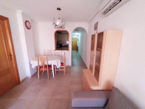 2 bedroom Flat for rent in Torrevieja - € 750 (Ref: 9755308)