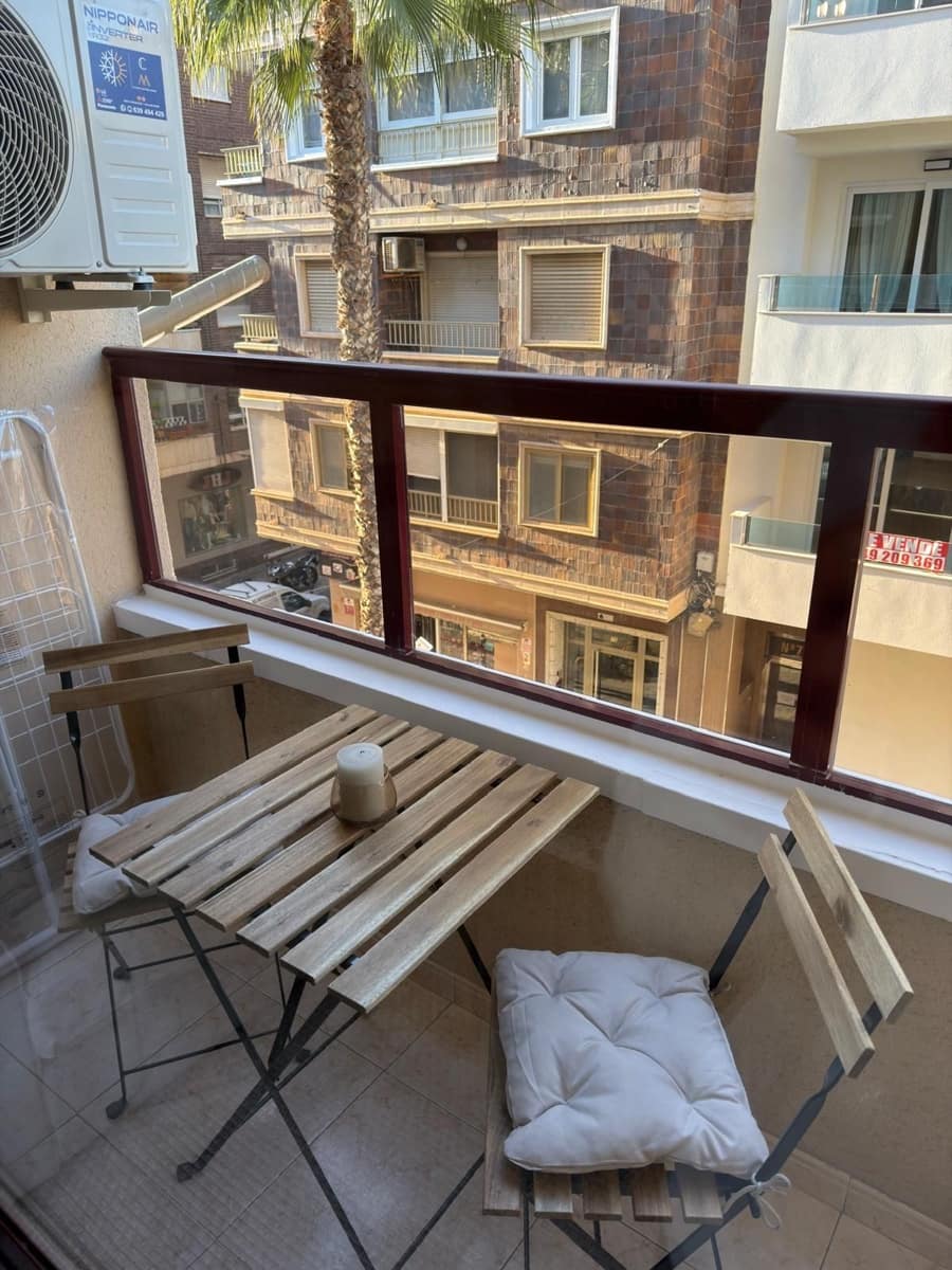 2 makuuhuone Asunto vuokrattavana paikassa Torrevieja - 950 € (Ref: 9770268)