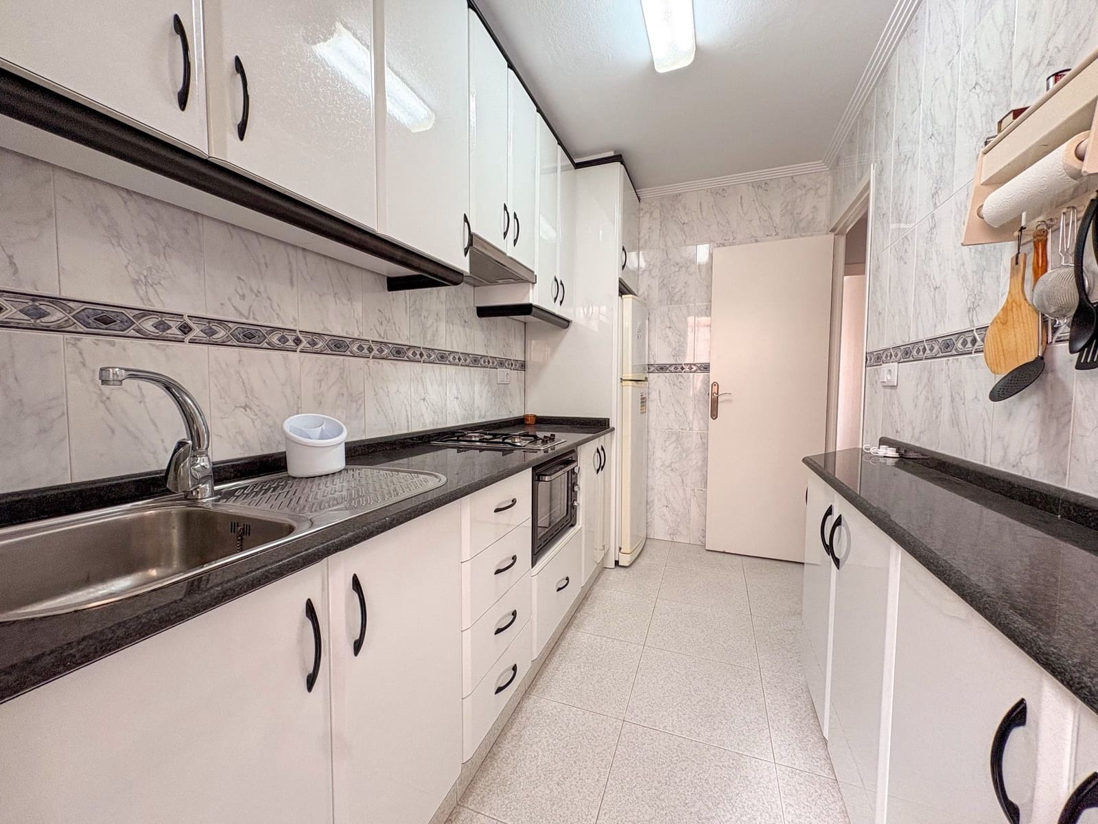 3 bedroom Flat for rent in Torrevieja - € 950 (Ref: 9770269)