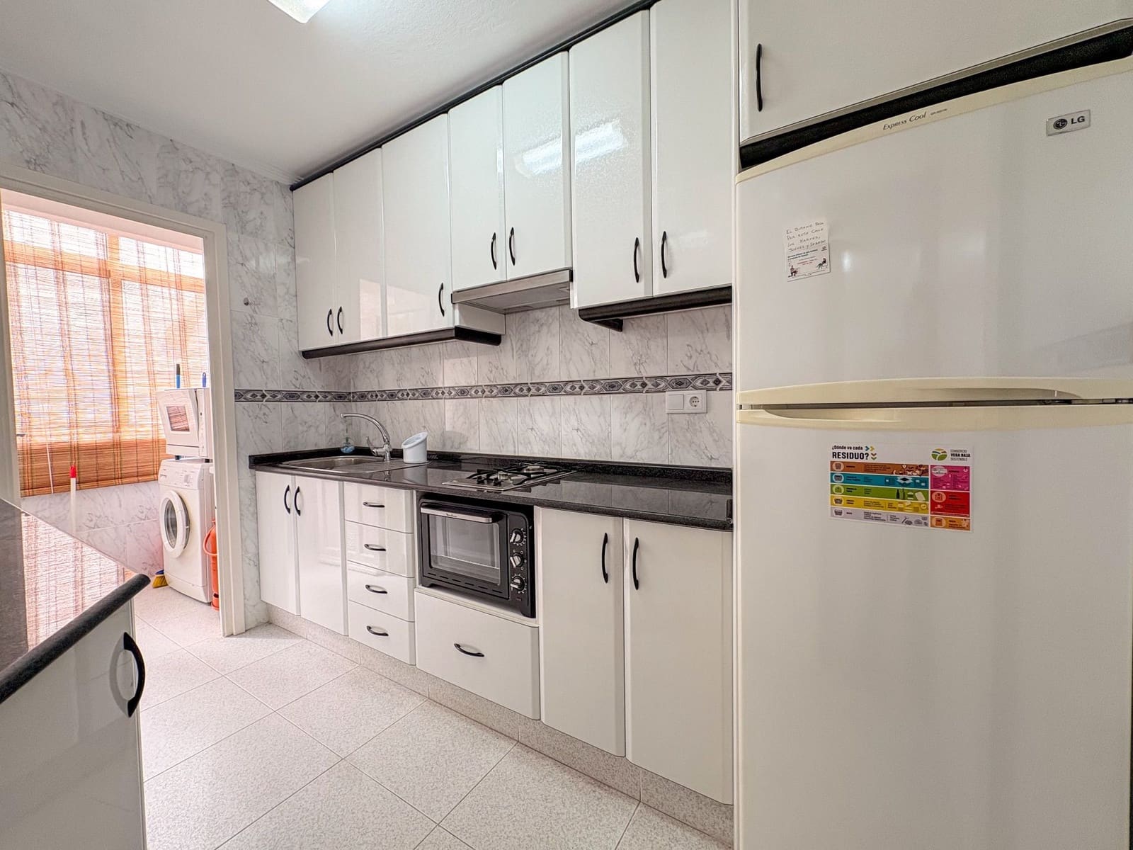 3 bedroom Flat for rent in Torrevieja - € 950 (Ref: 9770269)