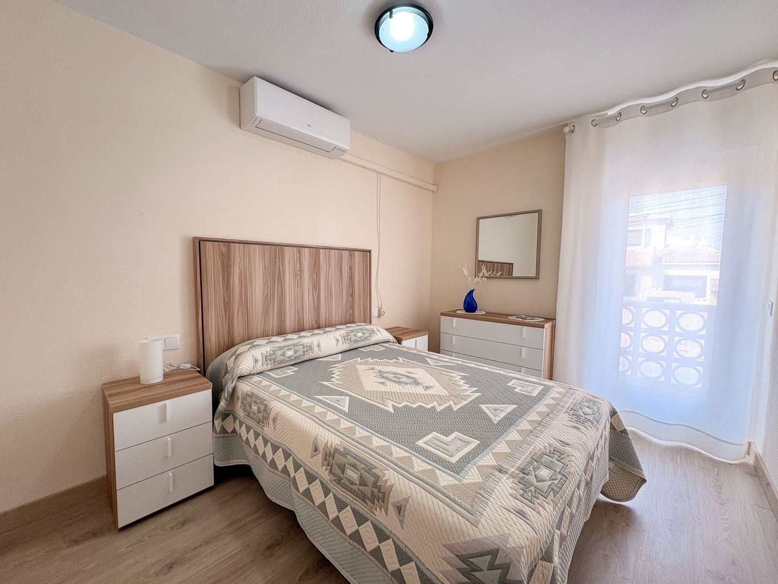 3 bedroom Flat for rent in Torrevieja - € 950 (Ref: 9770269)