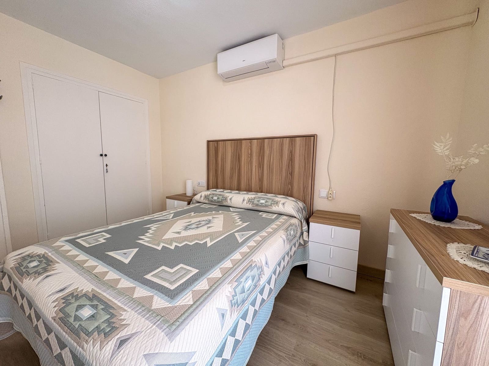 3 bedroom Flat for rent in Torrevieja - € 950 (Ref: 9770269)