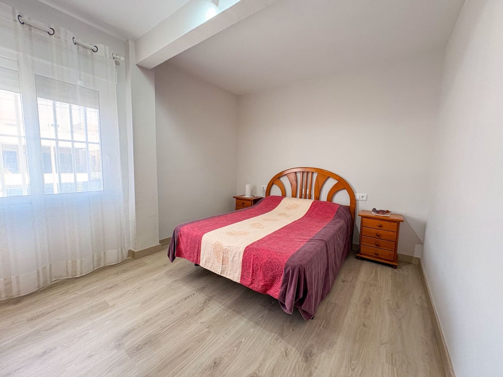 3 bedroom Flat for rent in Torrevieja - € 950 (Ref: 9770269)