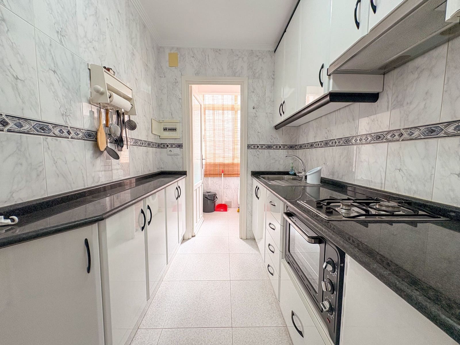 3 bedroom Flat for rent in Torrevieja - € 950 (Ref: 9770269)