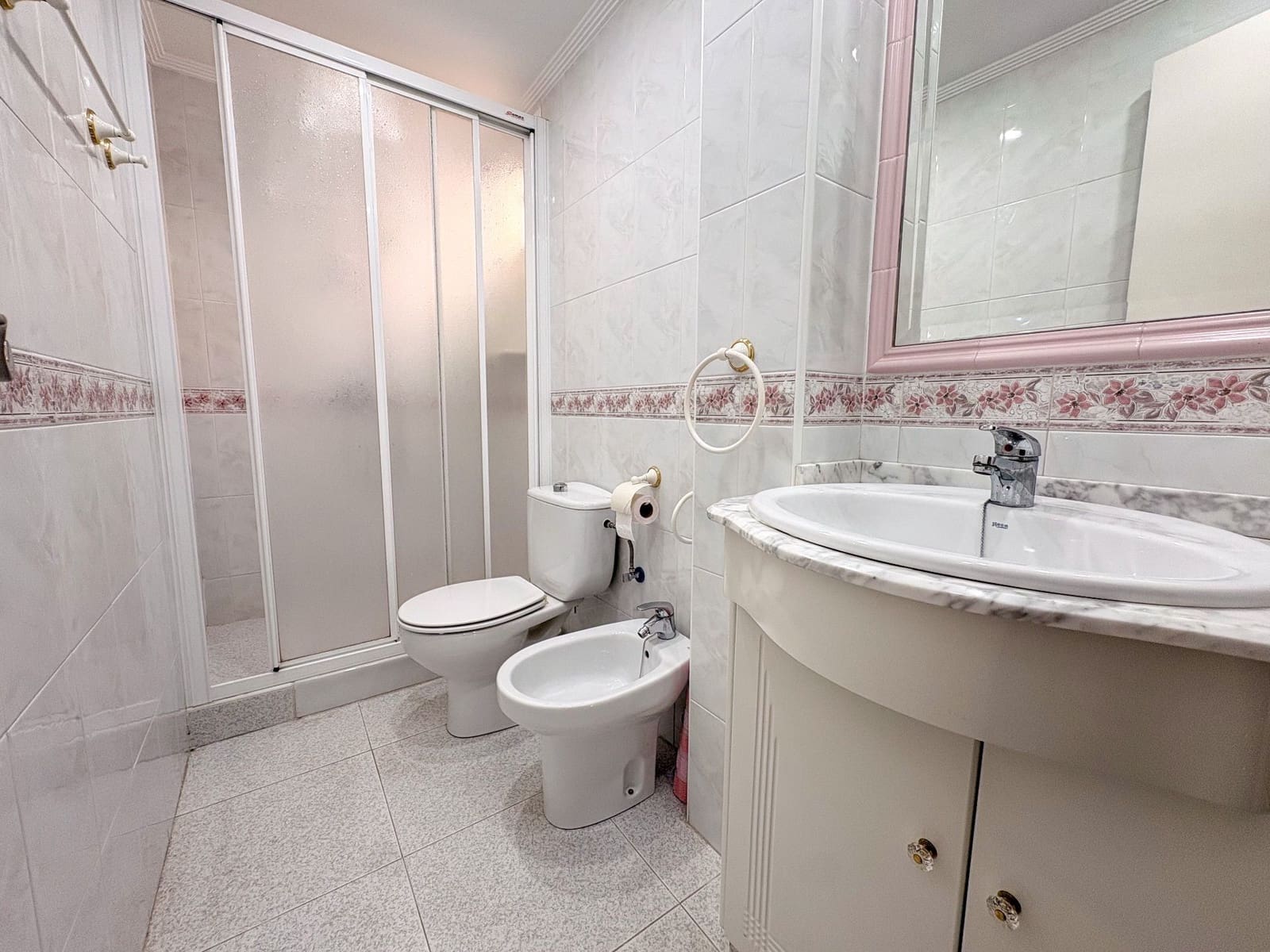 3 bedroom Flat for rent in Torrevieja - € 950 (Ref: 9770269)