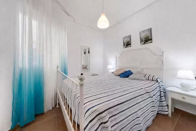 2 slaapkamer Flat te huur in Torrevieja - € 850 (Ref: 9777636)