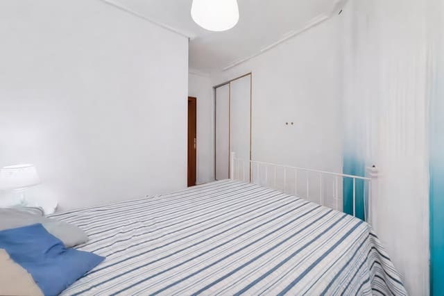 2 slaapkamer Flat te huur in Torrevieja - € 850 (Ref: 9777636)
