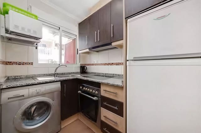 2 slaapkamer Flat te huur in Torrevieja - € 850 (Ref: 9777636)