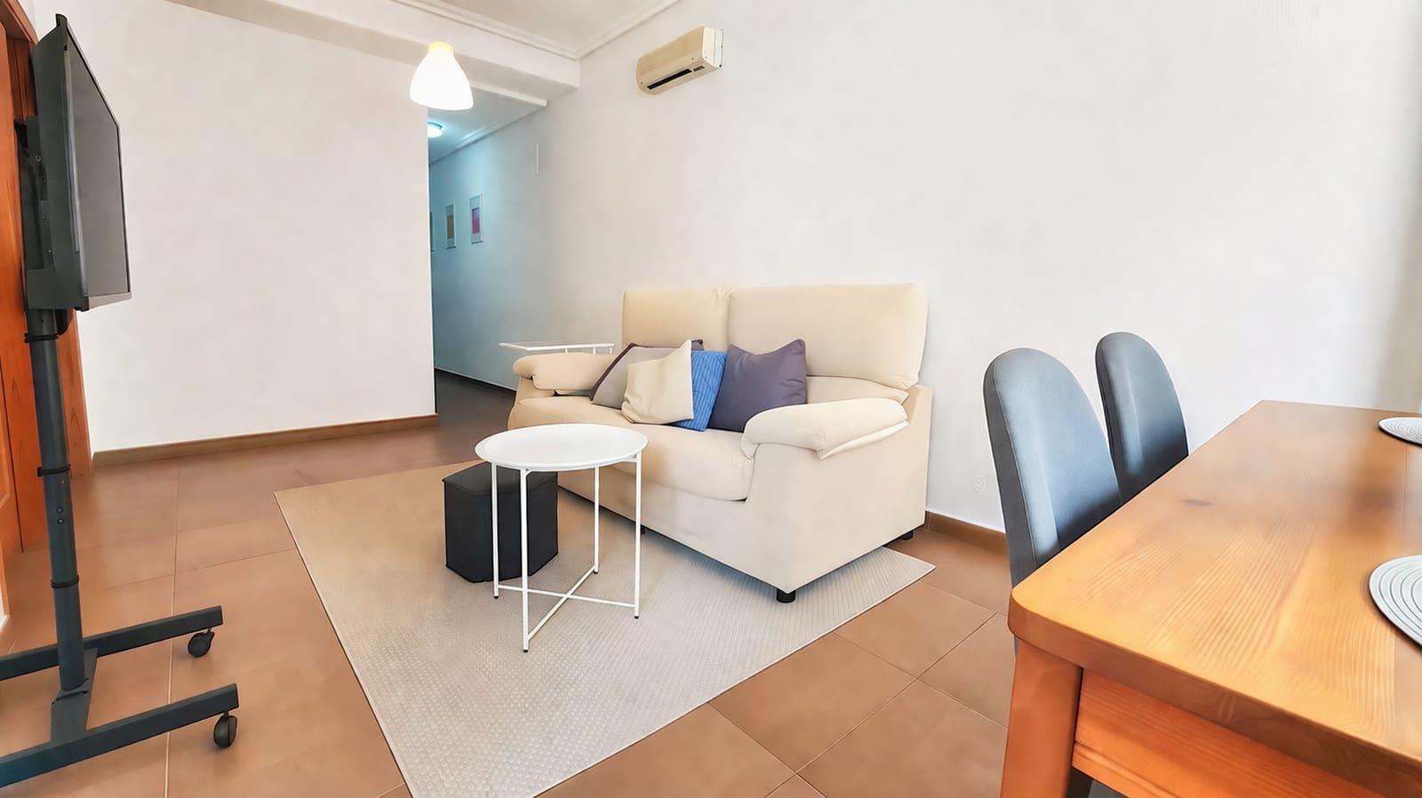 2 bedroom Flat for rent in Torrevieja - € 850 (Ref: 9777636)