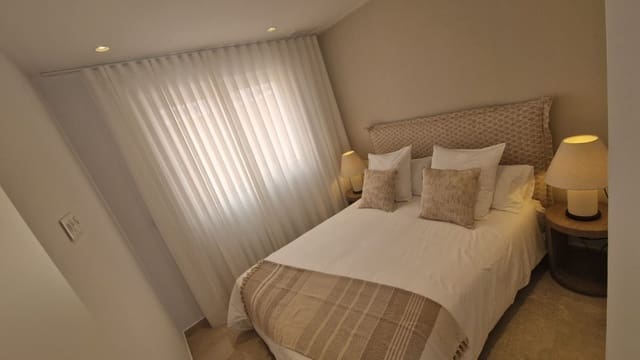 3 soverom Kjedet enebolig til salgs i Pilar de la Horadada med svømmebasseng garasje - € 349 000 (Ref: 9777637)