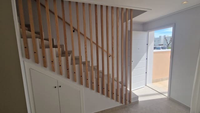 3 soverom Kjedet enebolig til salgs i Pilar de la Horadada med svømmebasseng garasje - € 349 000 (Ref: 9777637)